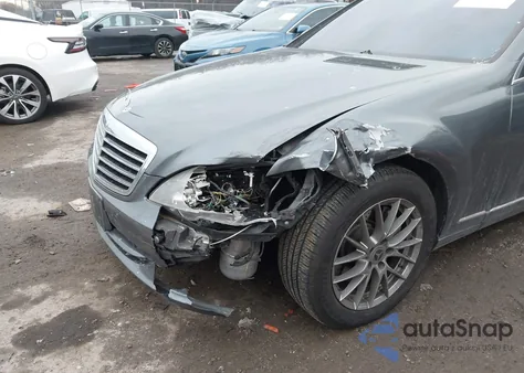 2007 Mercedes-Benz S 550 z USA, uszkodzony, nr VIN WDDNG71X27A015261